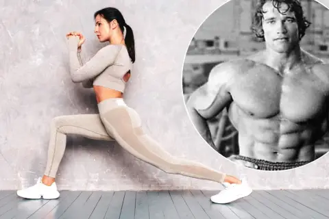 Kobieta w stroju sportowym wykonuje ćwiczenie, inspirowane legendarnym arnold split.