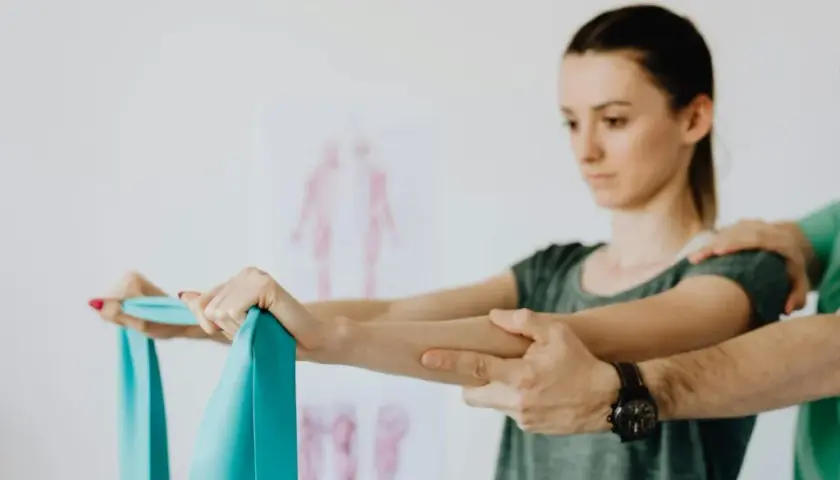 Jakich ćwiczeń unikać przy osteoporozie, aby uniknąć kontuzji?