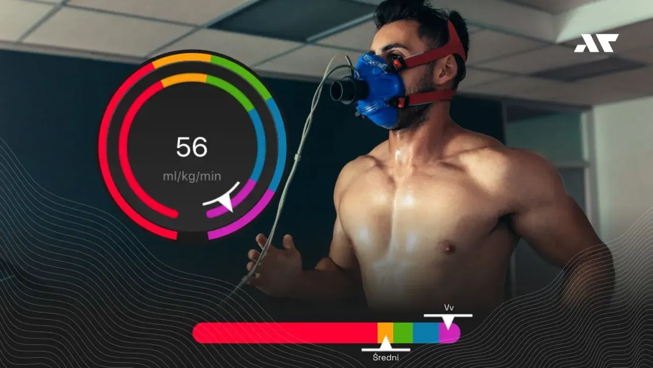 Mężczyzna w masce oddechowej podczas testu wysiłkowego. Wynik 56 ml/kg/min pokazuje jego VO2max, czyli co to jest maksymalne pobranie tlenu.